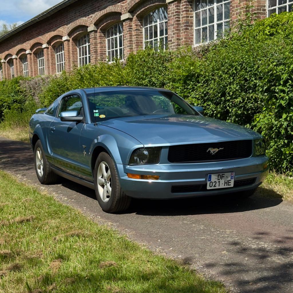 FORD Mustang Coupe V6 4.0 BVA - 2005 LesAnciennes.com