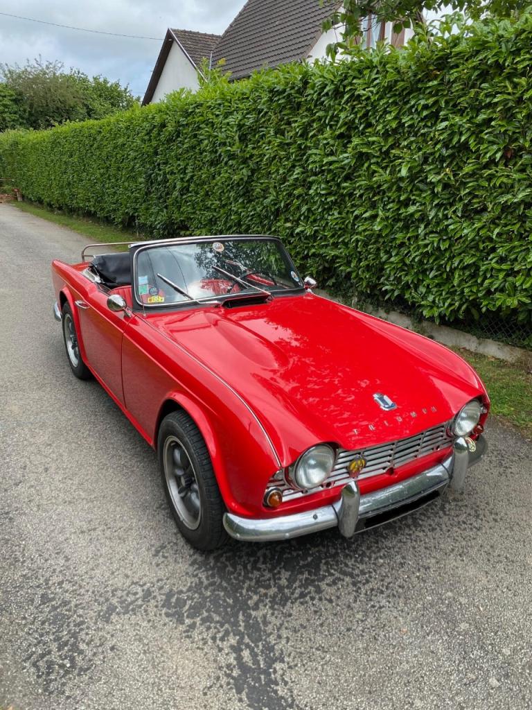 TRIUMPH TR4 Roadster - 1966 LesAnciennes.com