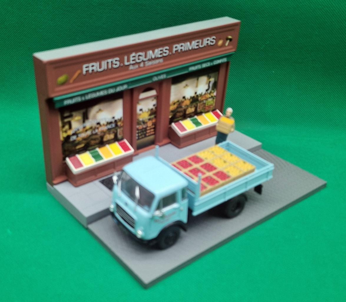 Camion UNIC 20C plateau + diaporama - éc LesAnciennes.com