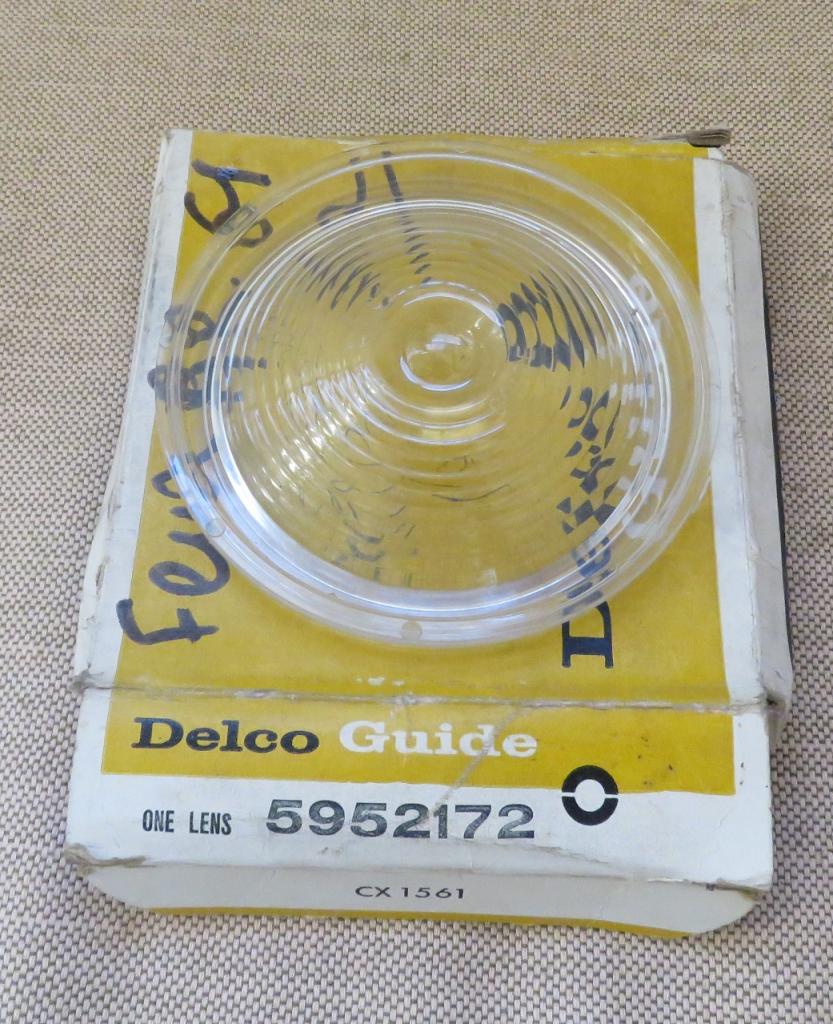 CADILLAC 1961 lentille de feu de position avant LesAnciennes.com