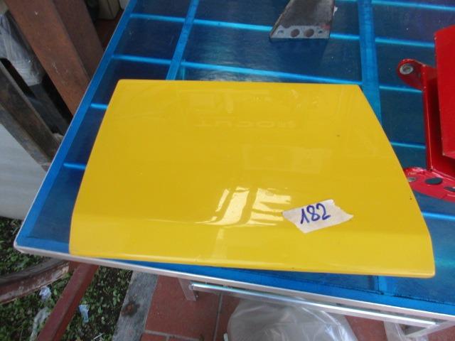 Logement de phare droit Ferrari Mondial T LesAnciennes.com