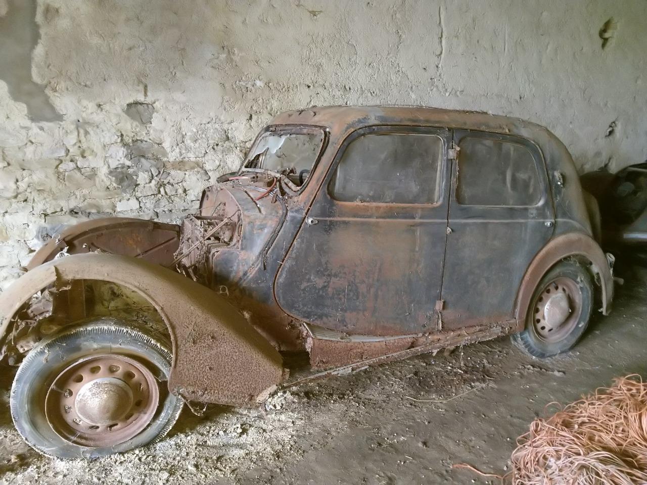 Pièces RENAULT Novaquatre berline LesAnciennes.com