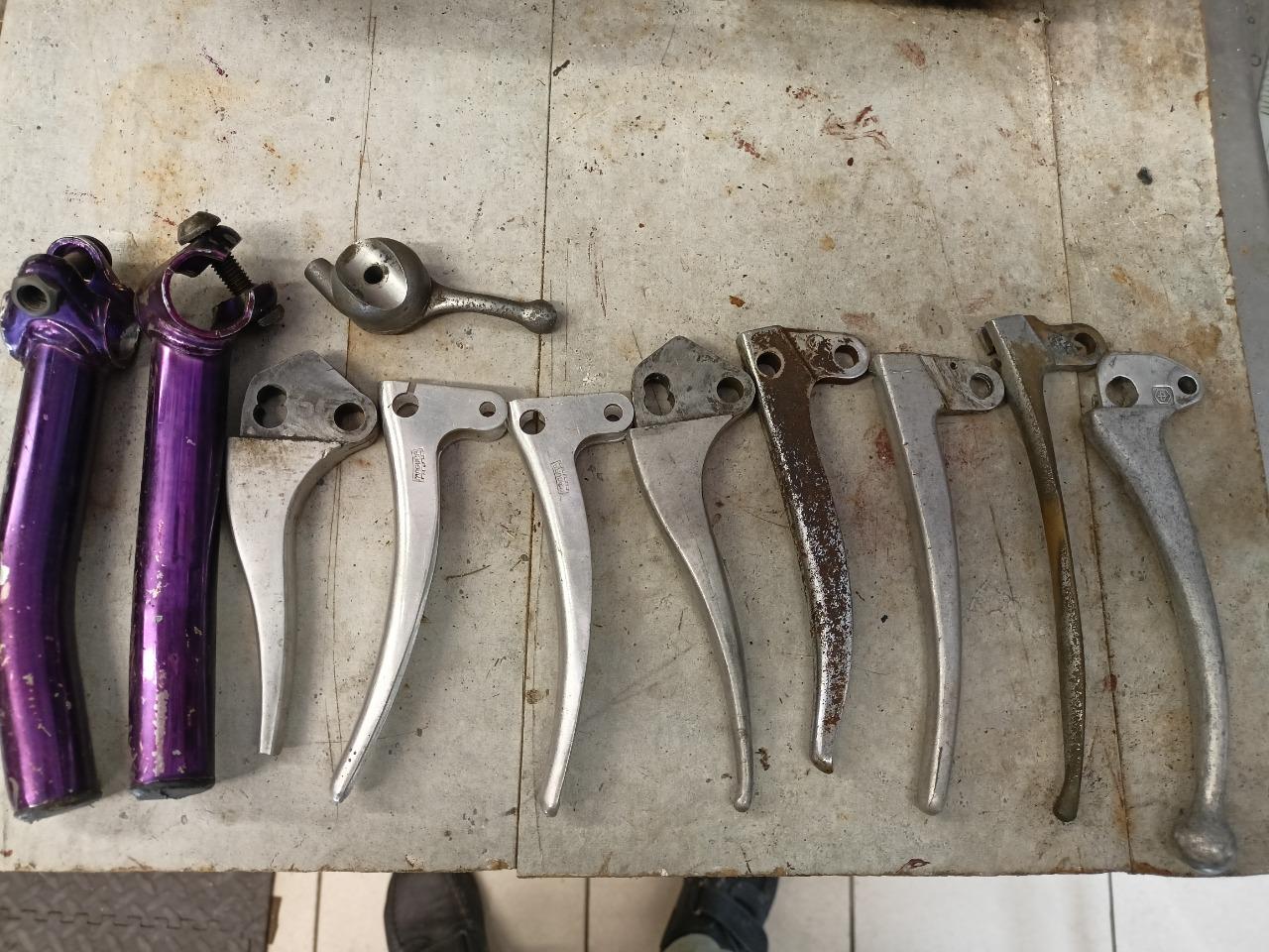 LEVIERS POUR POIGNEES DE FREIN OU EMBRAYAGE LesAnciennes.com