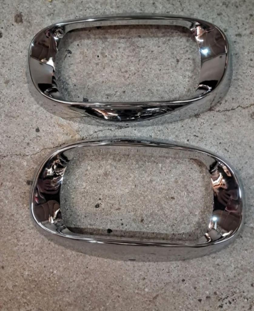 Paire d'enjoliveurs de phares pour CITROEN Ami 6 LesAnciennes.com