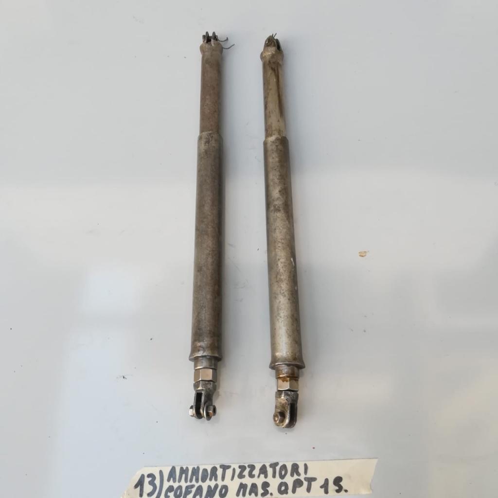 Compas de support de capot Maserati Quattroporte 1 LesAnciennes.com