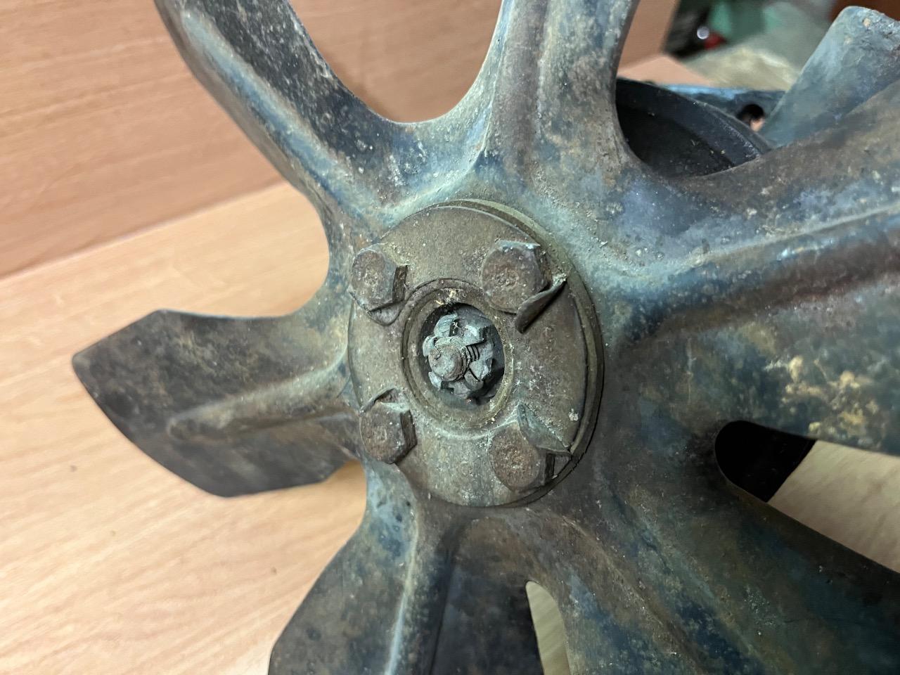 Pompe à eau CITROEN Traction 11 BL LesAnciennes.com