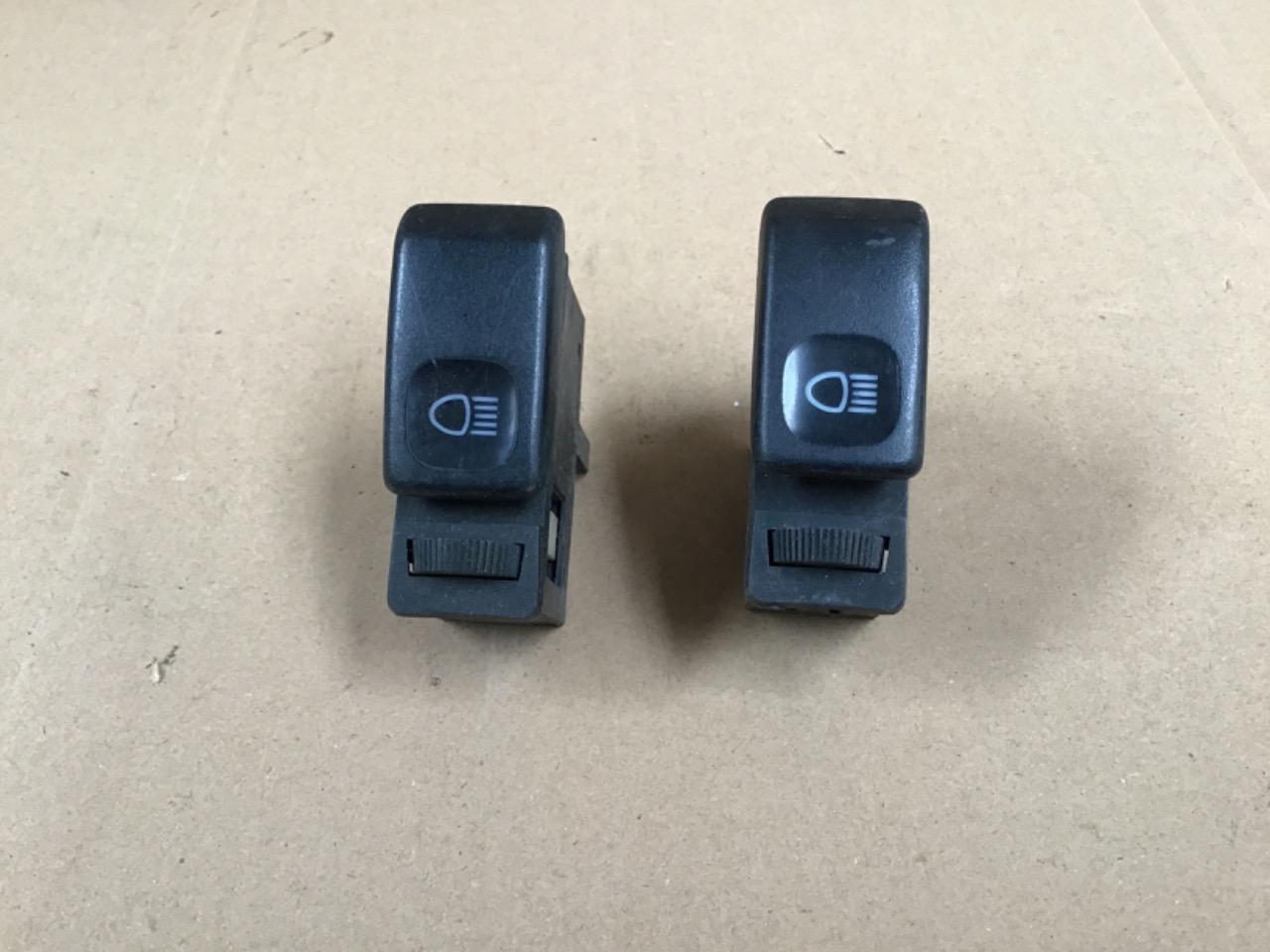 BOUTON ÉCLAIRAGE VOLKSWAGEN GOLF 2 LesAnciennes.com