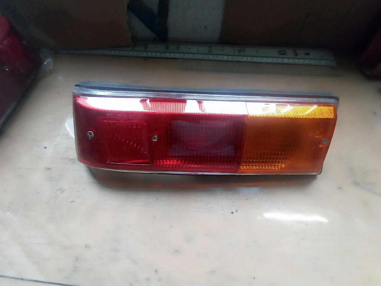 RENAULT 10 (R10) - feu arrière gauche neuf LesAnciennes.com