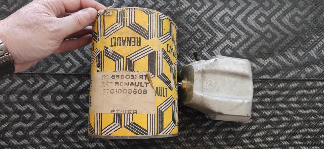 Etrier de freins avant droit RENAULT 16 (R16) LesAnciennes.com