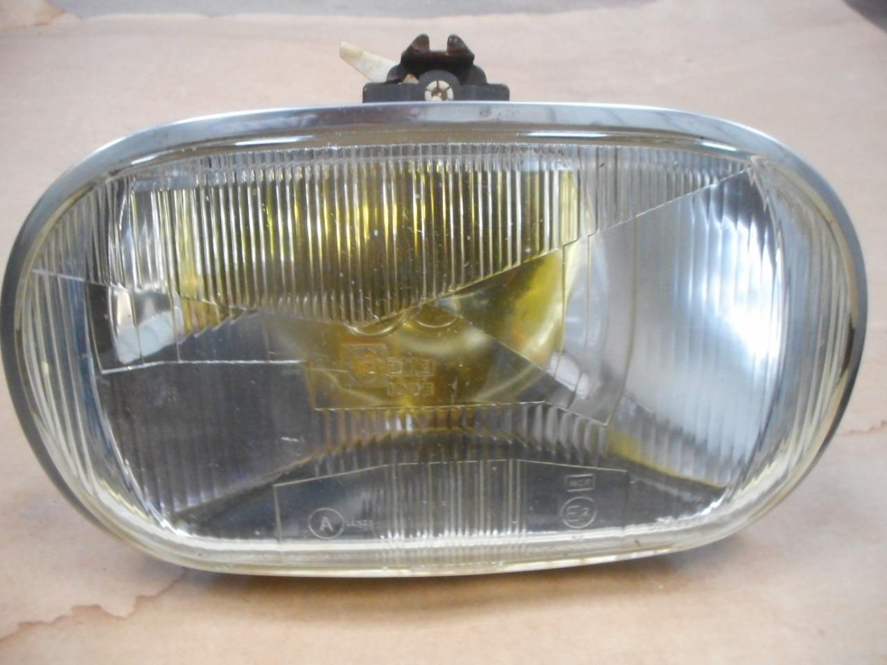 Phare bi-iode cibié de PEUGEOT 204 LesAnciennes.com