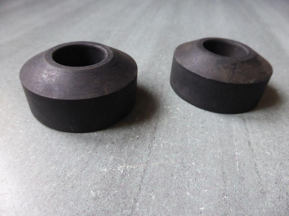 Caoutchouc de tirant centre (420.931) LesAnciennes.com