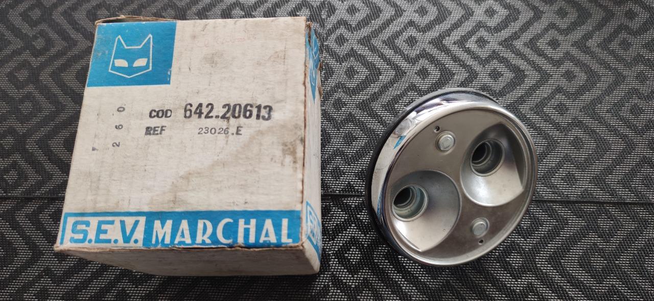 Socle de feu arrière SIMCA 1000 série 1 LesAnciennes.com