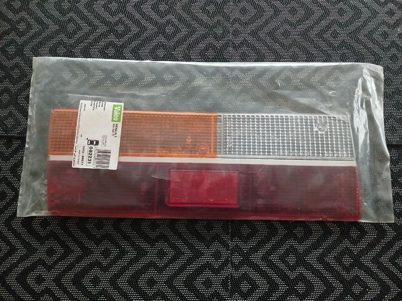 Cabochon feu arrière gauche RENAULT 20 (R20) R30 LesAnciennes.com