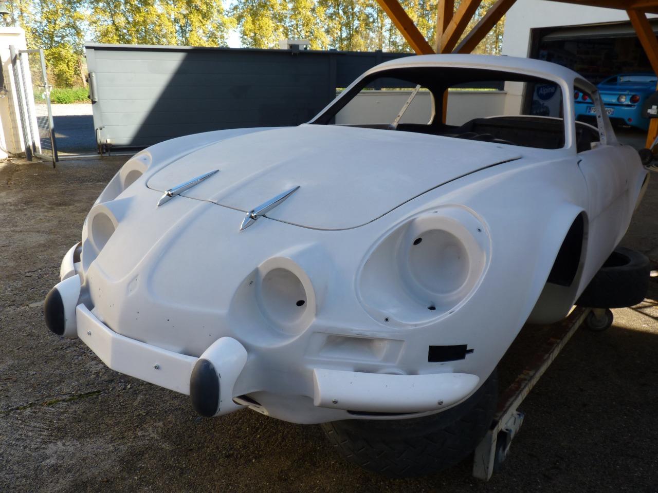 Caisse ALPINE RENAULT A110 LesAnciennes.com