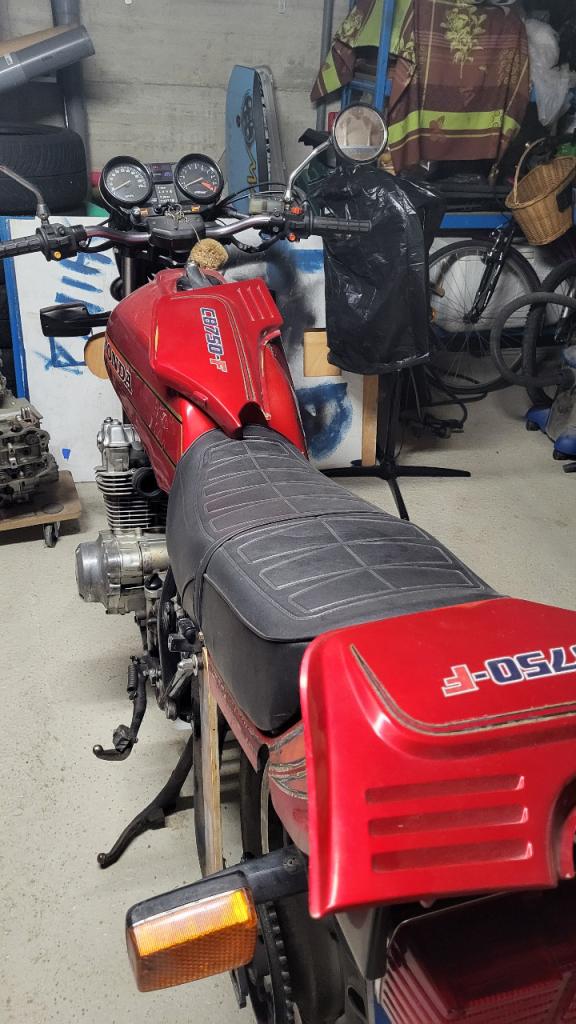 HONDA CB 750 F - 1982 LesAnciennes.com