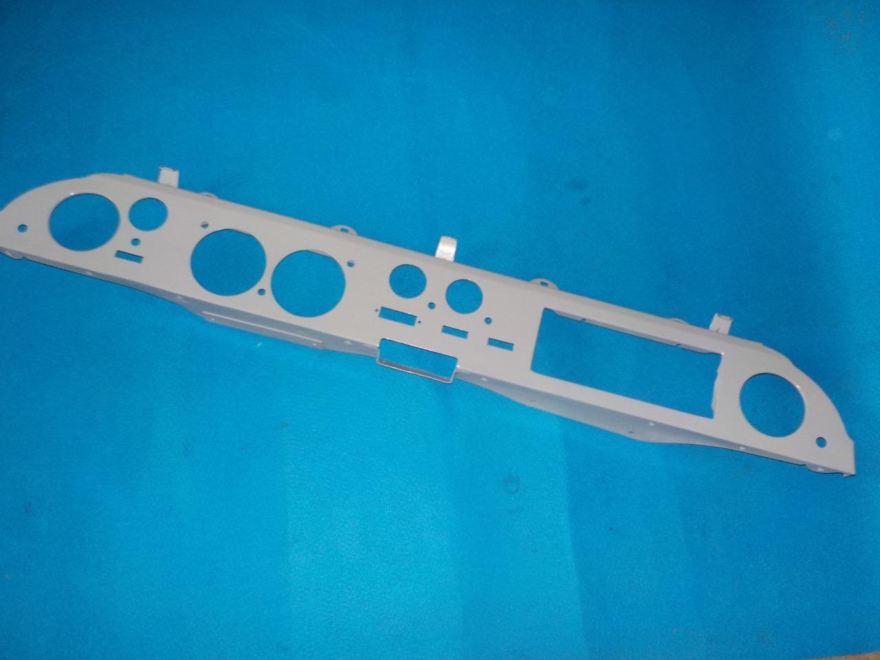 Planche de bord RENAULT 8 (R8) Gordini LesAnciennes.com