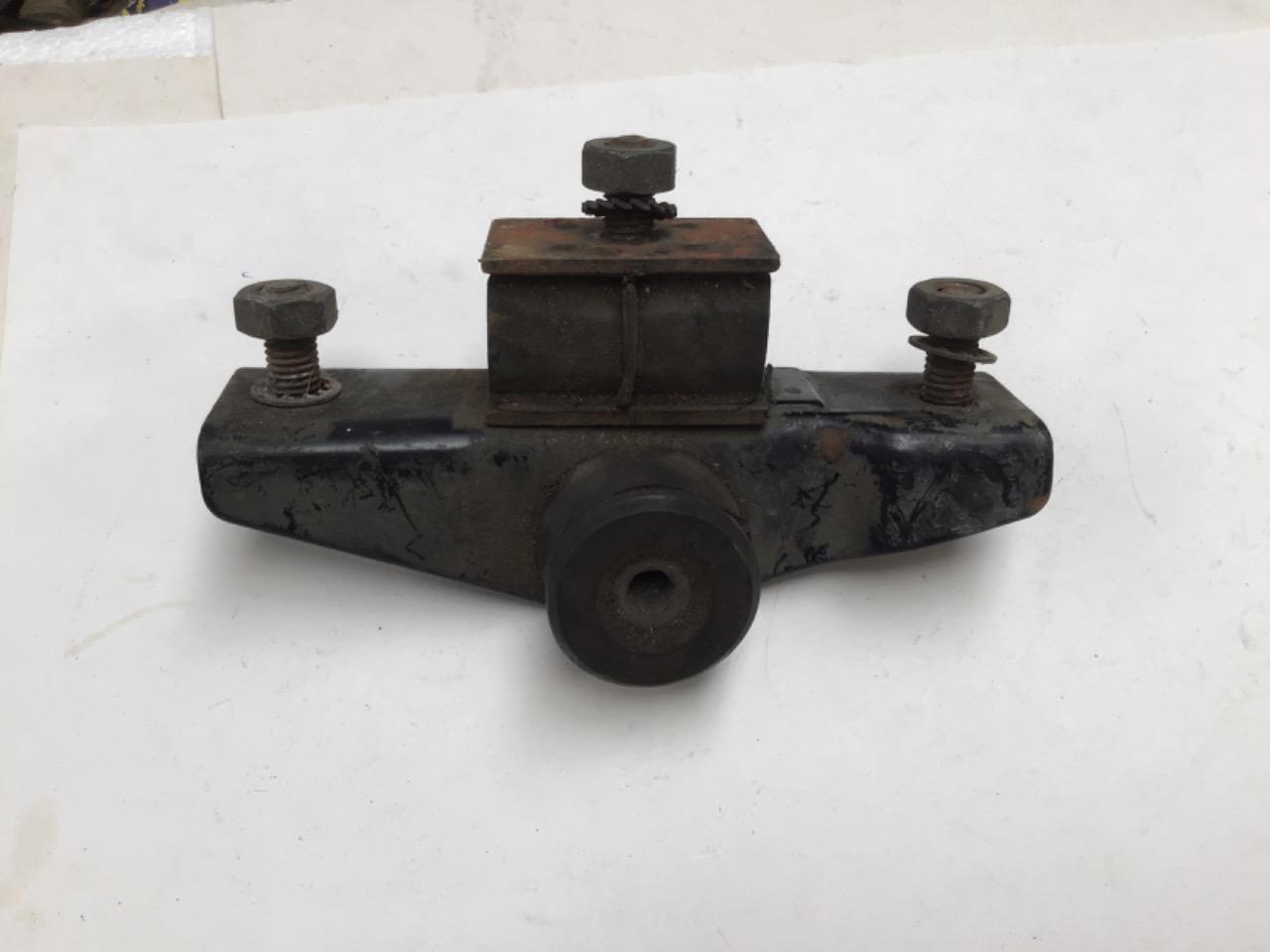 SUPPORT MOTEUR PEUGEOT 204 LesAnciennes.com