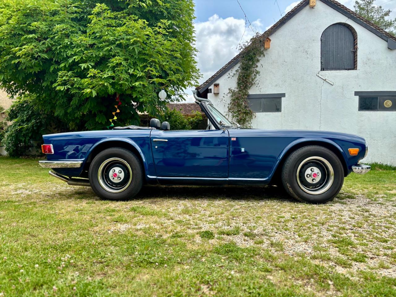 TRIUMPH TR6 Carbu & Overdrive - 1974 LesAnciennes.com