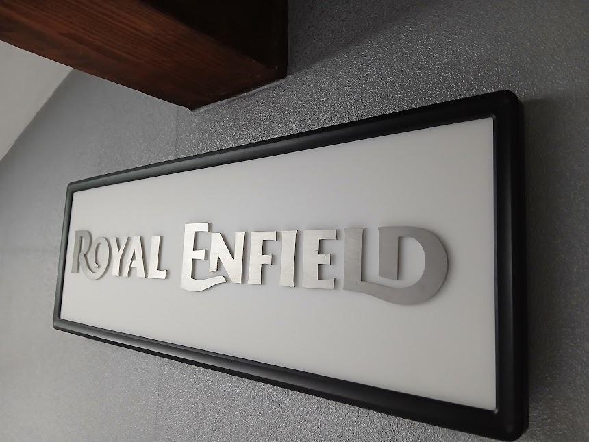 Pièces ROYAL ENFIELD . . LesAnciennes.com