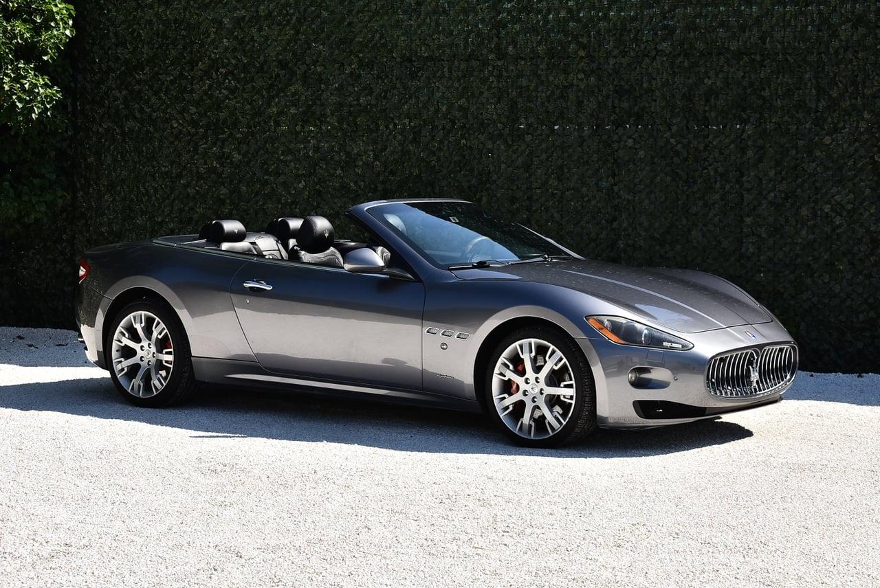 2012 Maserati GranCabrio Convertible 4,7L V8 LesAnciennes.com