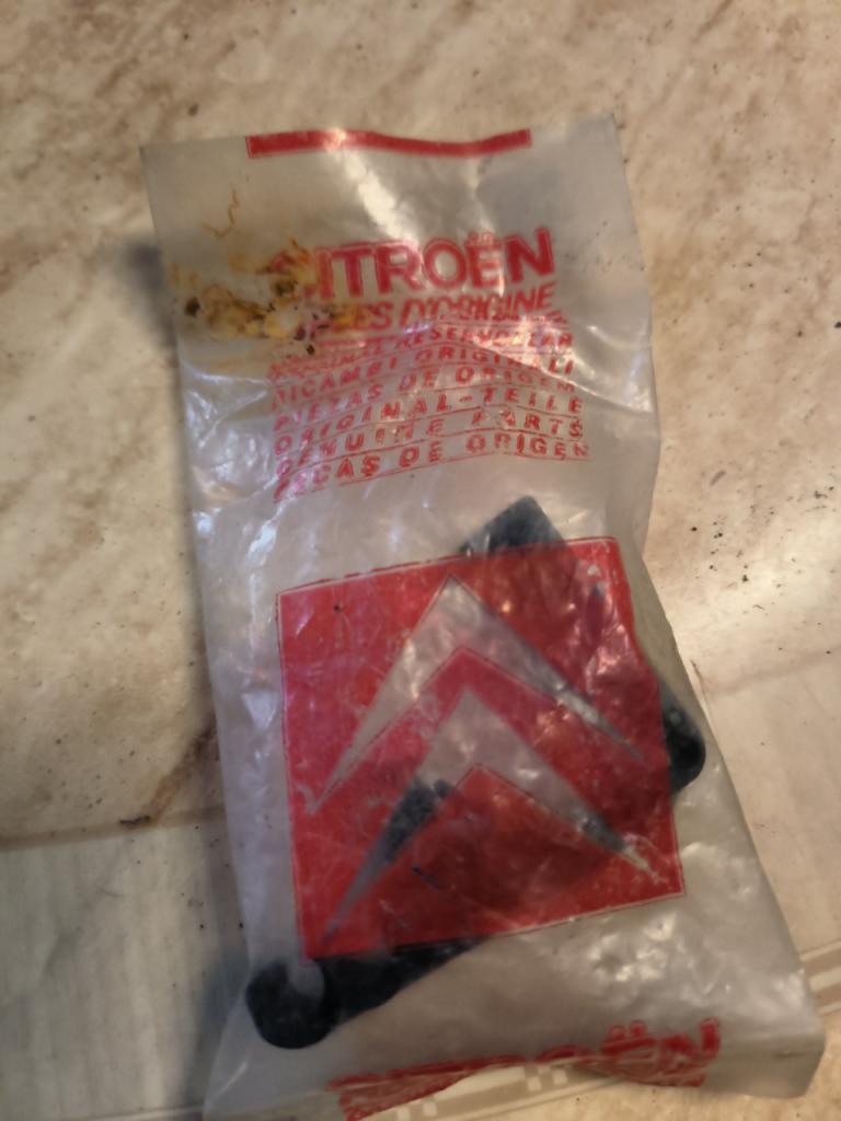 Lot de 3 agrafes de maintien de câblage PSA neuf LesAnciennes.com