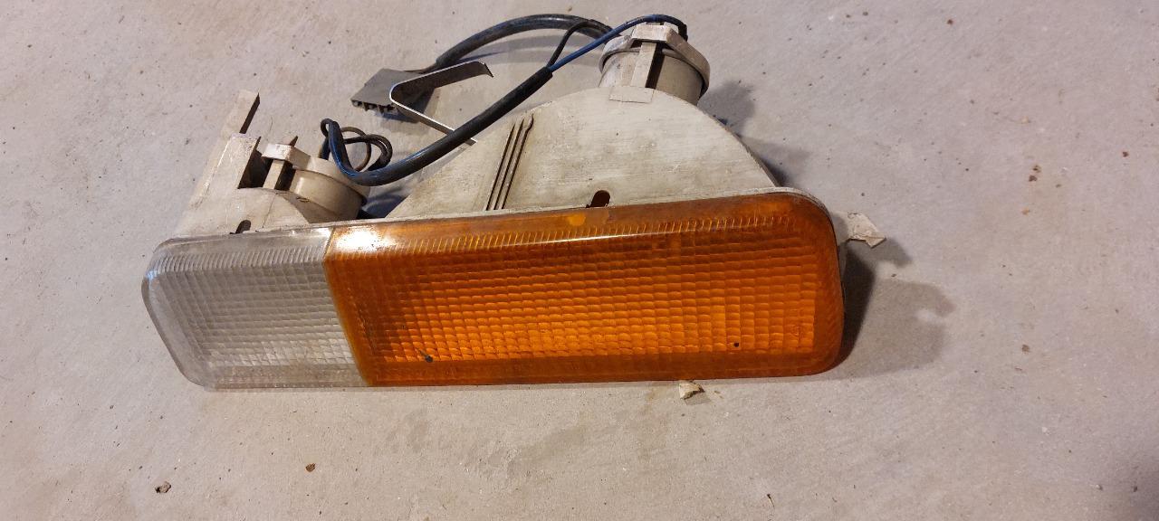 Clignotant PEUGEOT 505 PH1 LesAnciennes.com