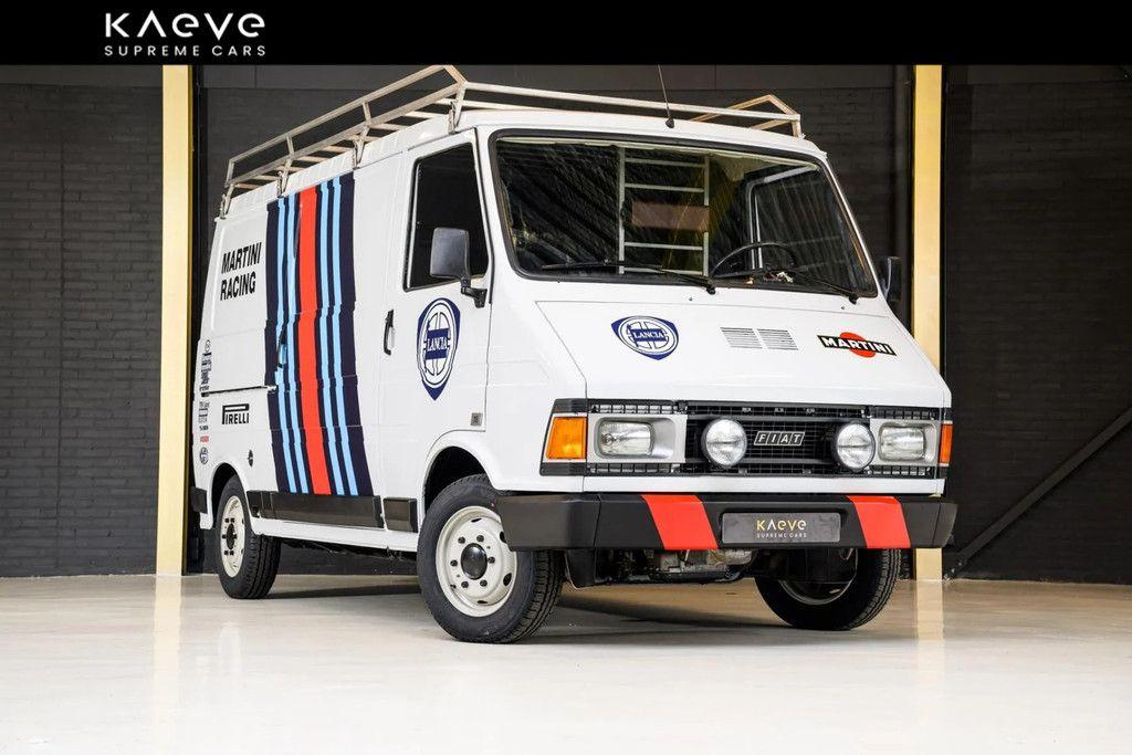 1980 Fiat 242 Martini Racing Assistenza LesAnciennes.com