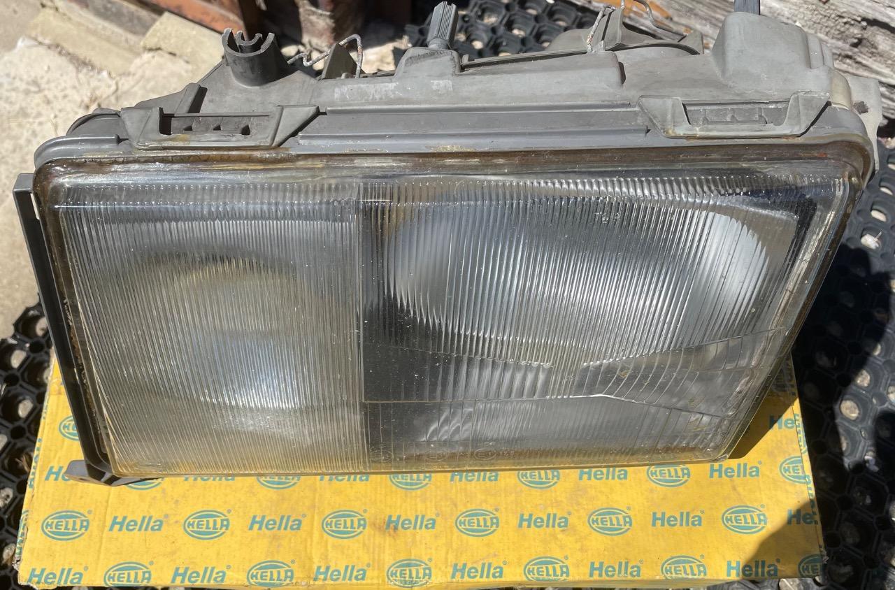 Phare MERCEDES 300 E W124 LesAnciennes.com