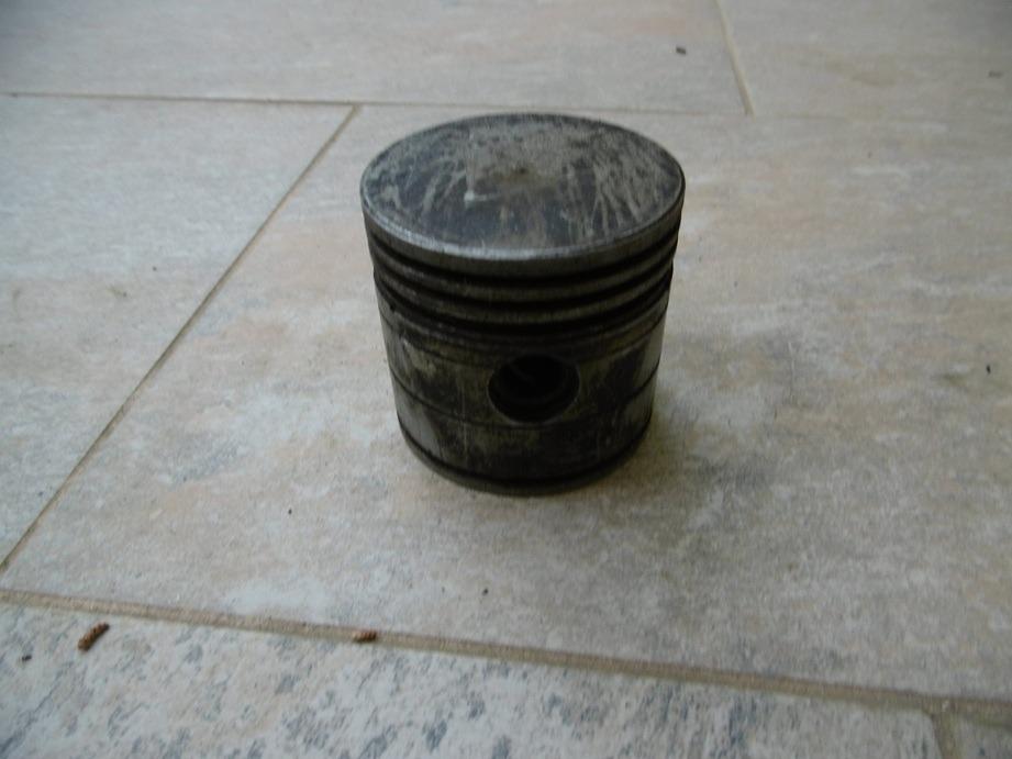 Piston PEUGEOT P107 LesAnciennes.com