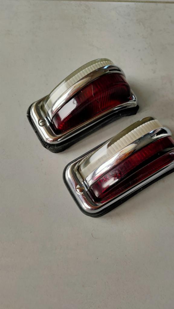 Feux d'Aile en Verre Rouge et Blanc, et Chrome LesAnciennes.com