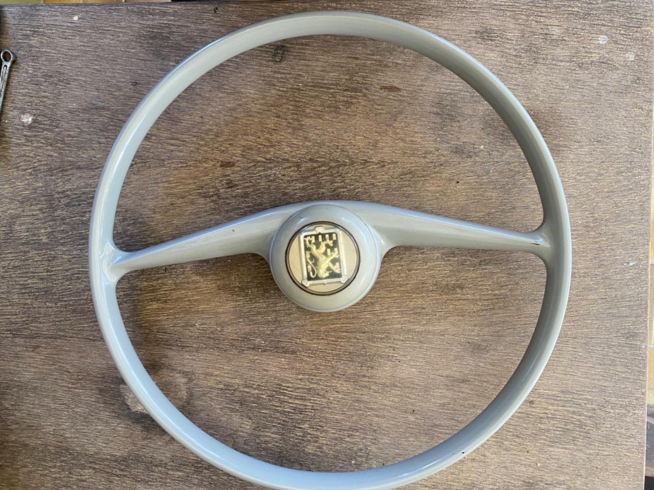 Volant PEUGEOT 403 LesAnciennes.com