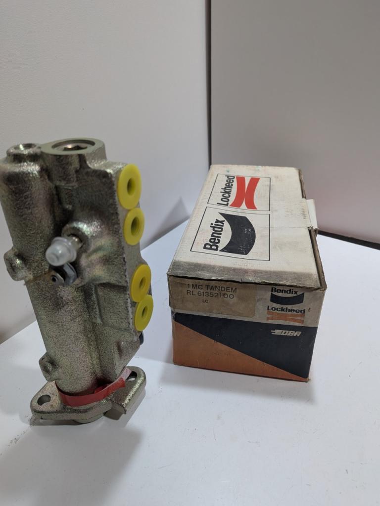 Maitre cylindre Renault R4 R5 1.1 bendix 613521 LesAnciennes.com