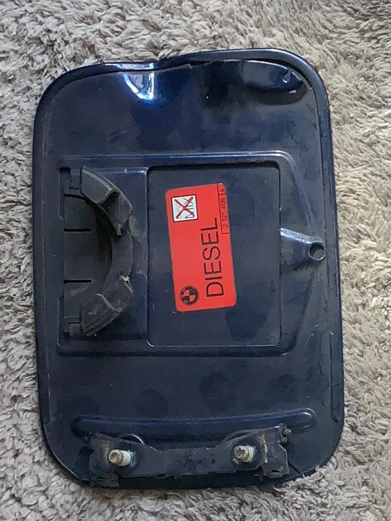 Trappe carburent BMW E36 bleu mét. LesAnciennes.com