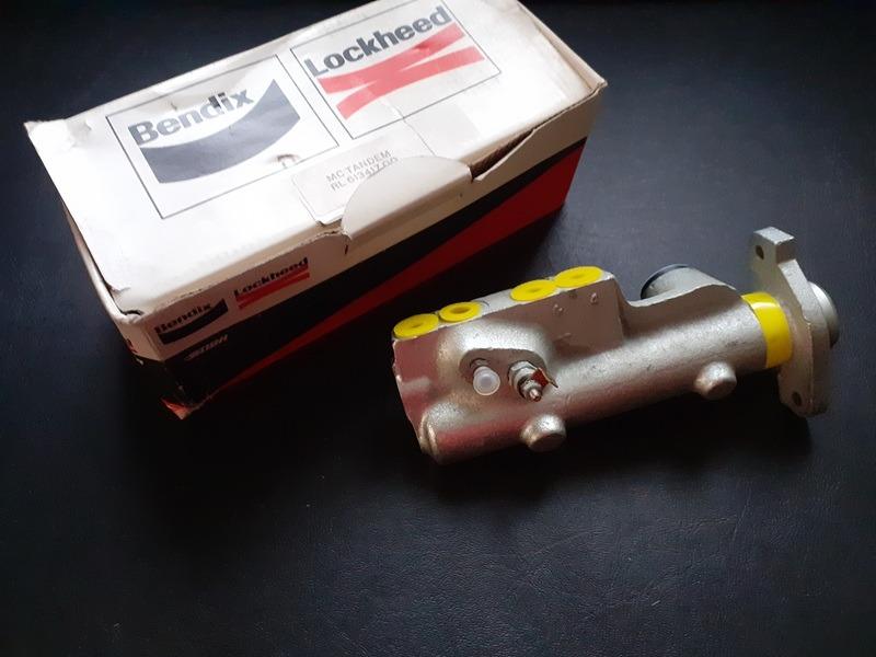 Maître cylindre RENAULT 17 (R17) LesAnciennes.com