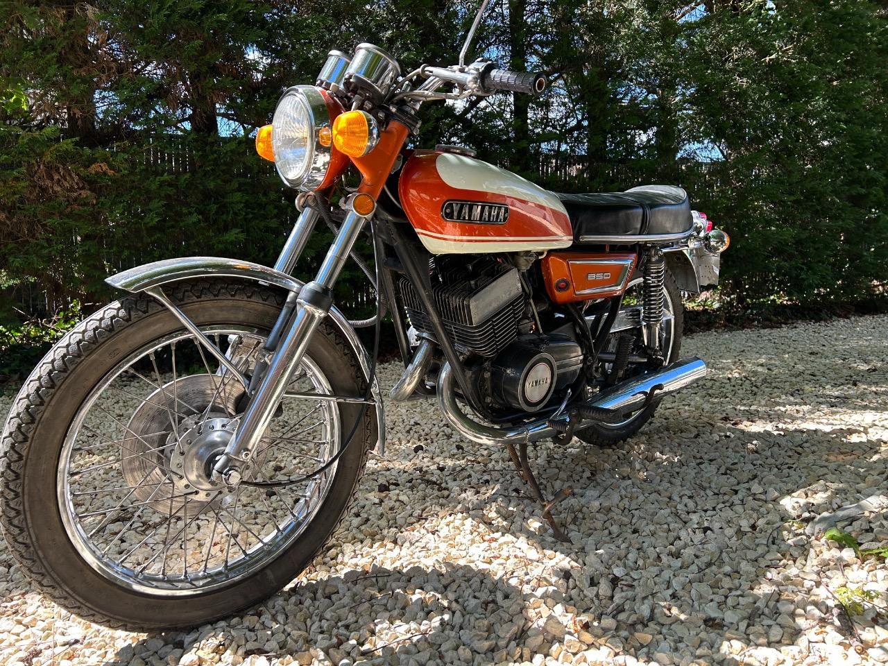 YAMAHA RD 350 YR5 - 1972 LesAnciennes.com