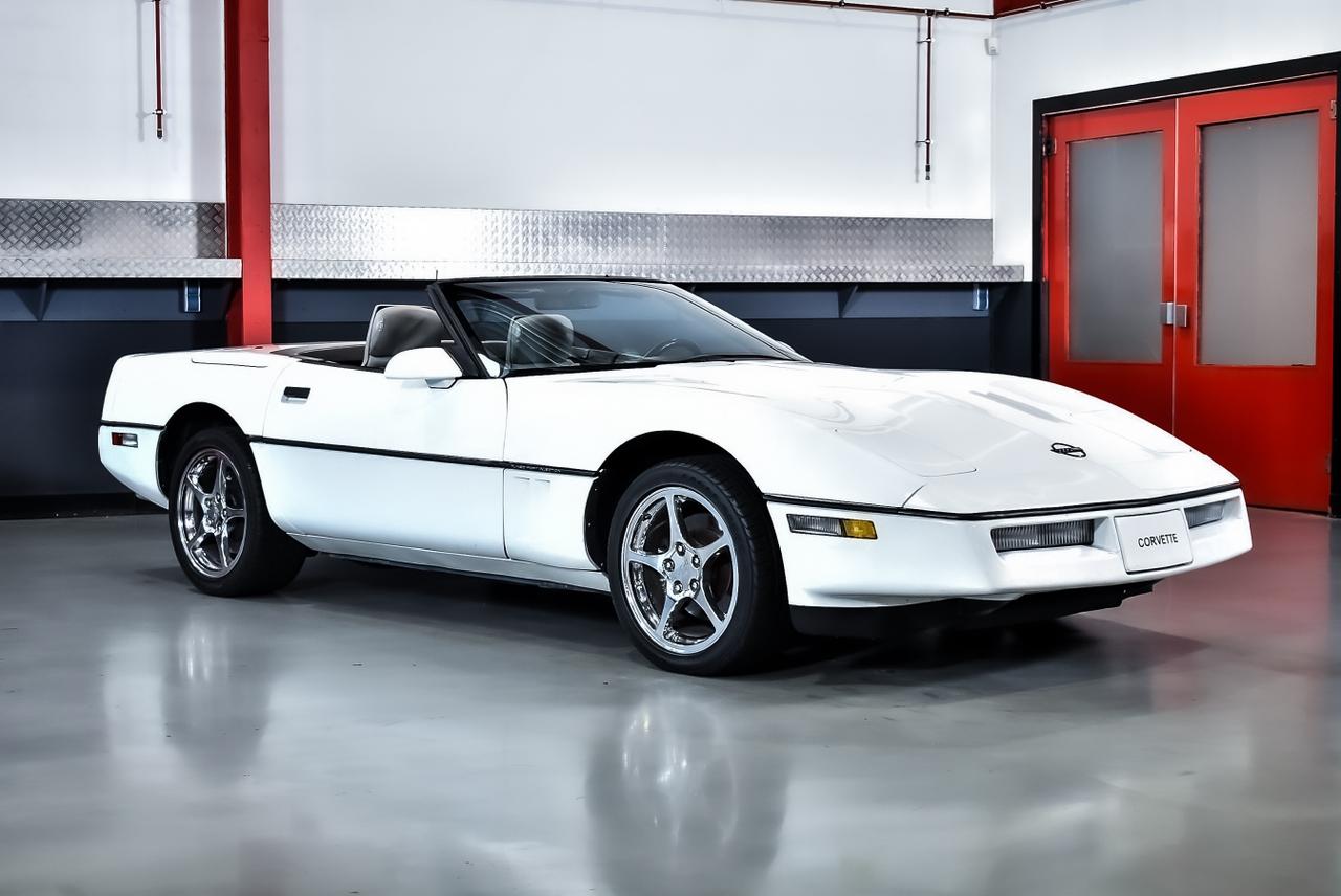 1990 Chevrolet Corvette C4 Convertible 350CI V8 LesAnciennes.com