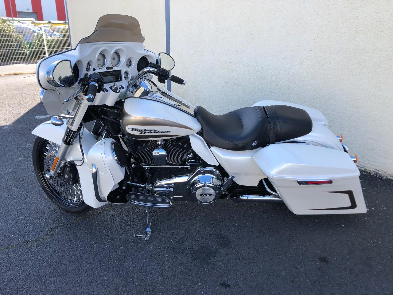 HARLEY DAVIDSON FLH Street glide LesAnciennes.com