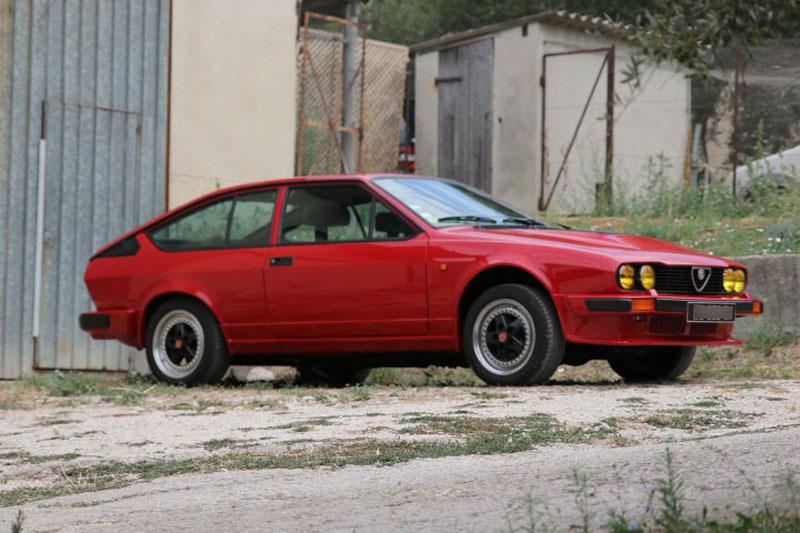 ALFA ROMEO GTV6 - 1982 LesAnciennes.com