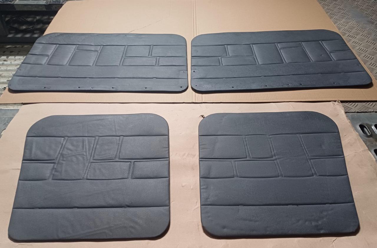 Panneaux de porte RENAULT 4 (R4) RENAULT 4 R4 LesAnciennes.com