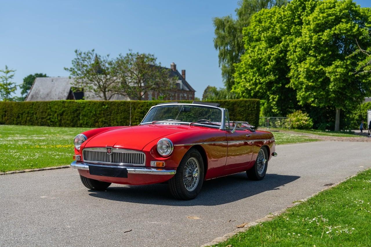 1968 MG MGB LesAnciennes.com
