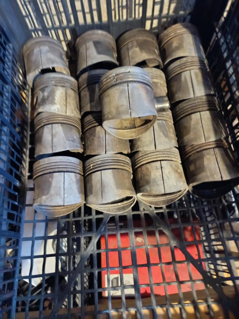 Pistons fendus LesAnciennes.com