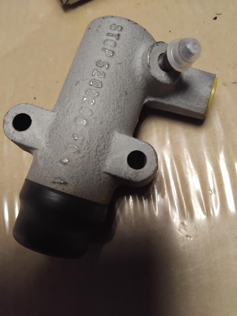 Récepteur embrayage PEUGEOT 504 LesAnciennes.com