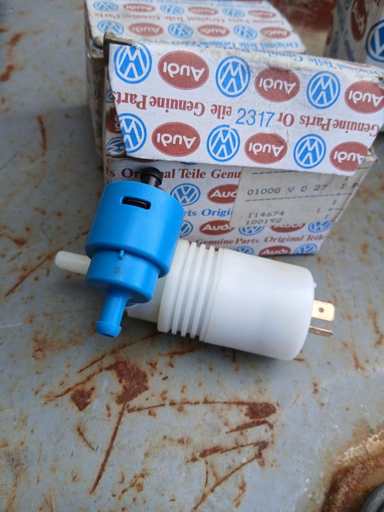 Pompe lave glace VOLKSWAGEN Golf LesAnciennes.com