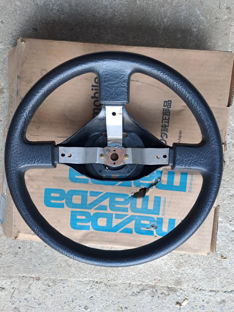 Volant MAZDA 323 Bg LesAnciennes.com