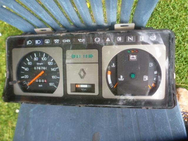 RENAULT 9 (R9):compteur en bon etat + jauges LesAnciennes.com