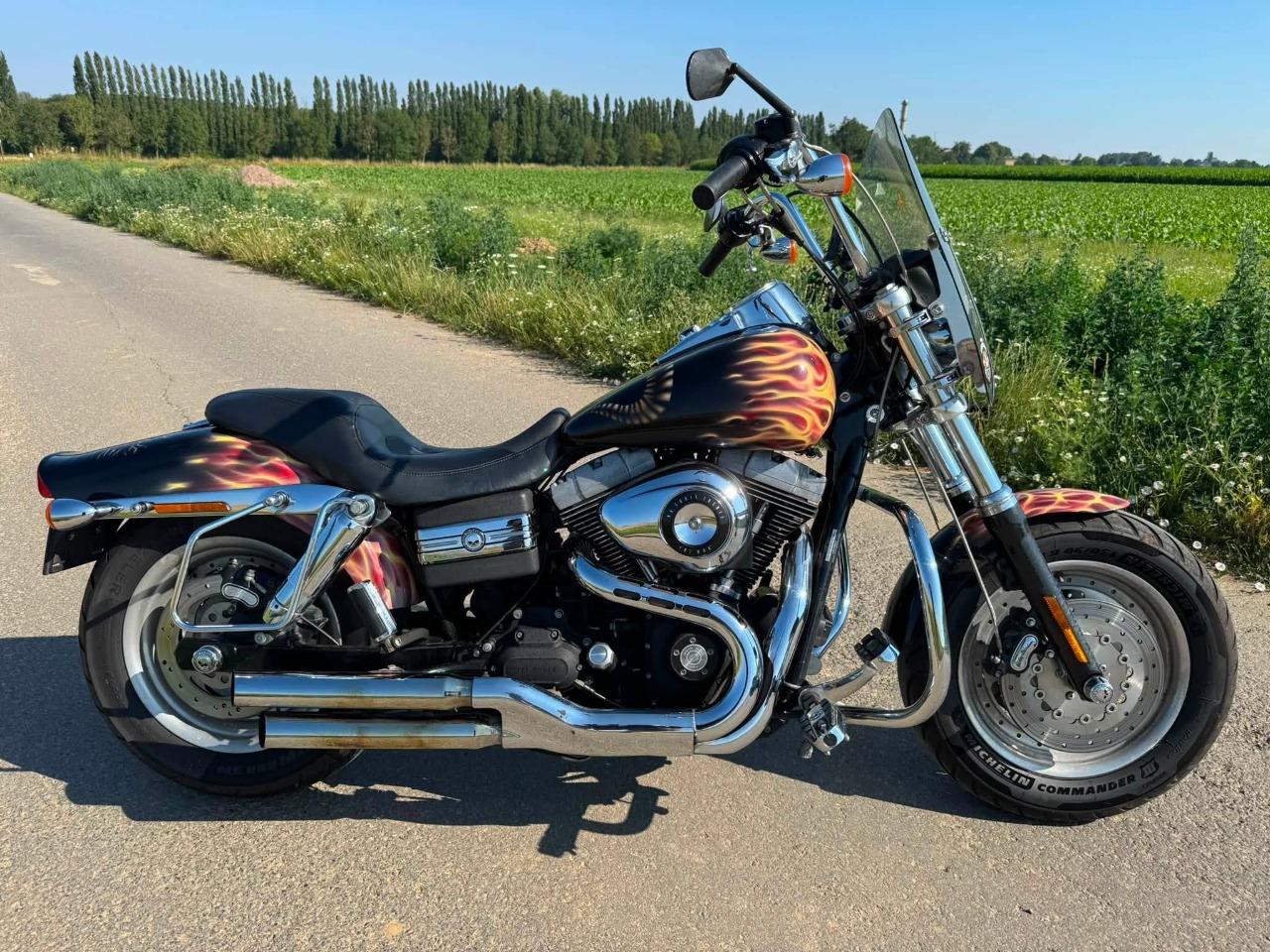 HARLEY DAVIDSON Fat Bob LesAnciennes.com