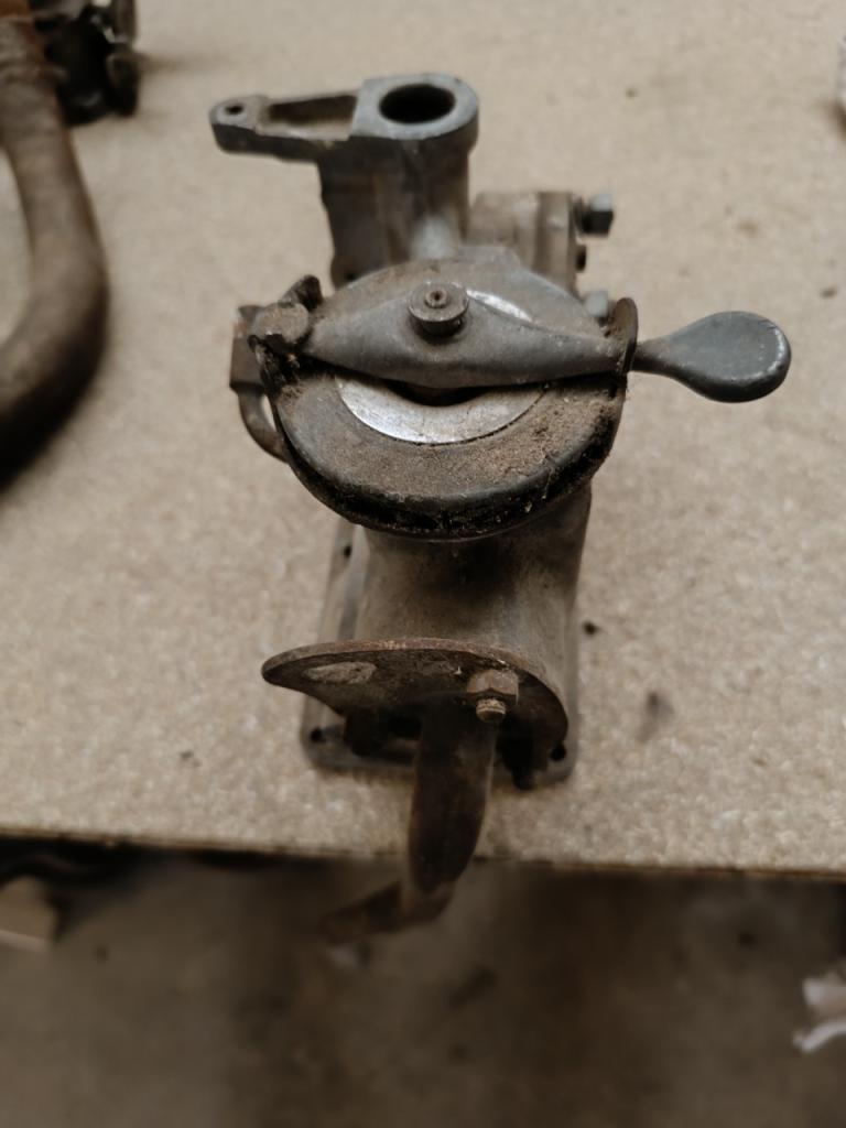 Chateau, avec reniflard LesAnciennes.com