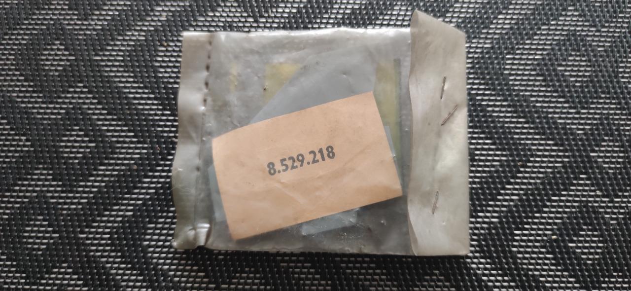 Monogramme RENAULT 4 (R4) 4 années 60 LesAnciennes.com