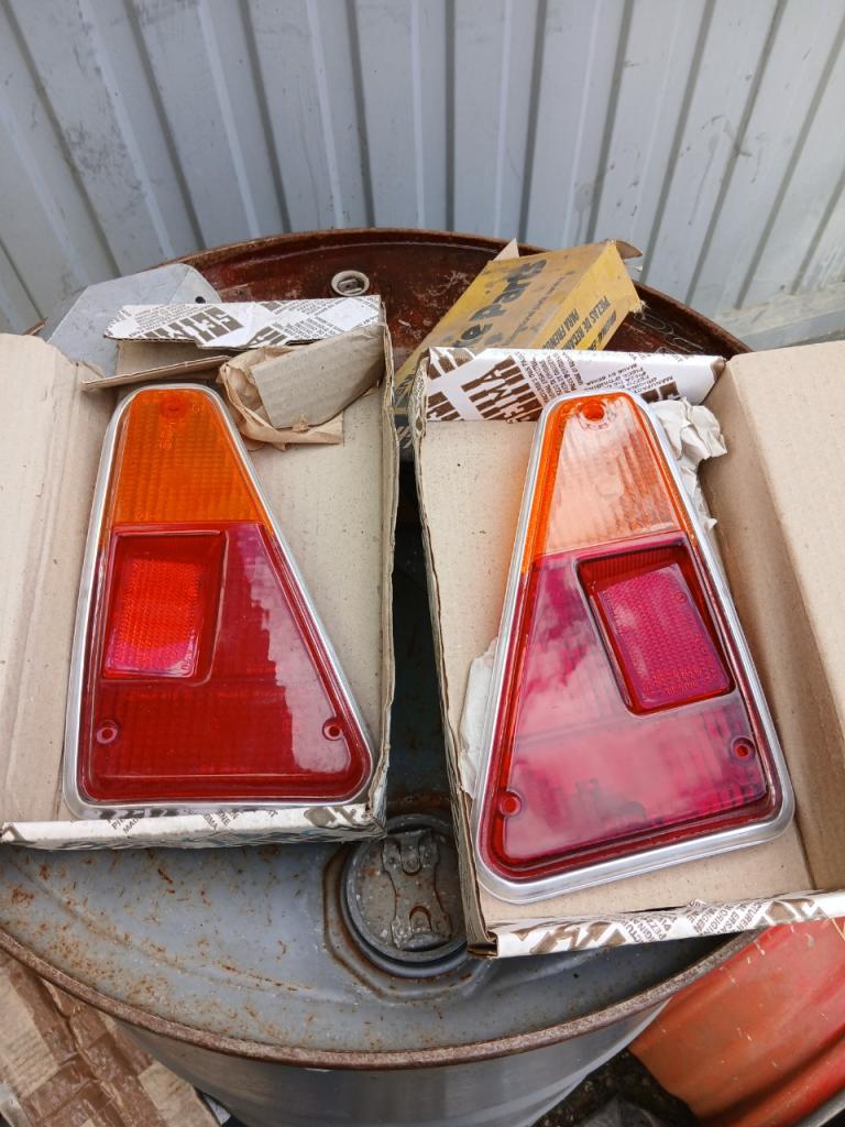 Transparent de feu PEUGEOT 304 Break LesAnciennes.com