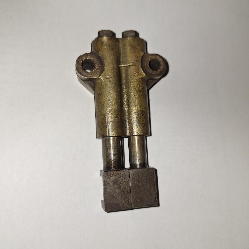 Pompe à huile de Triumph des années 1970 LesAnciennes.com